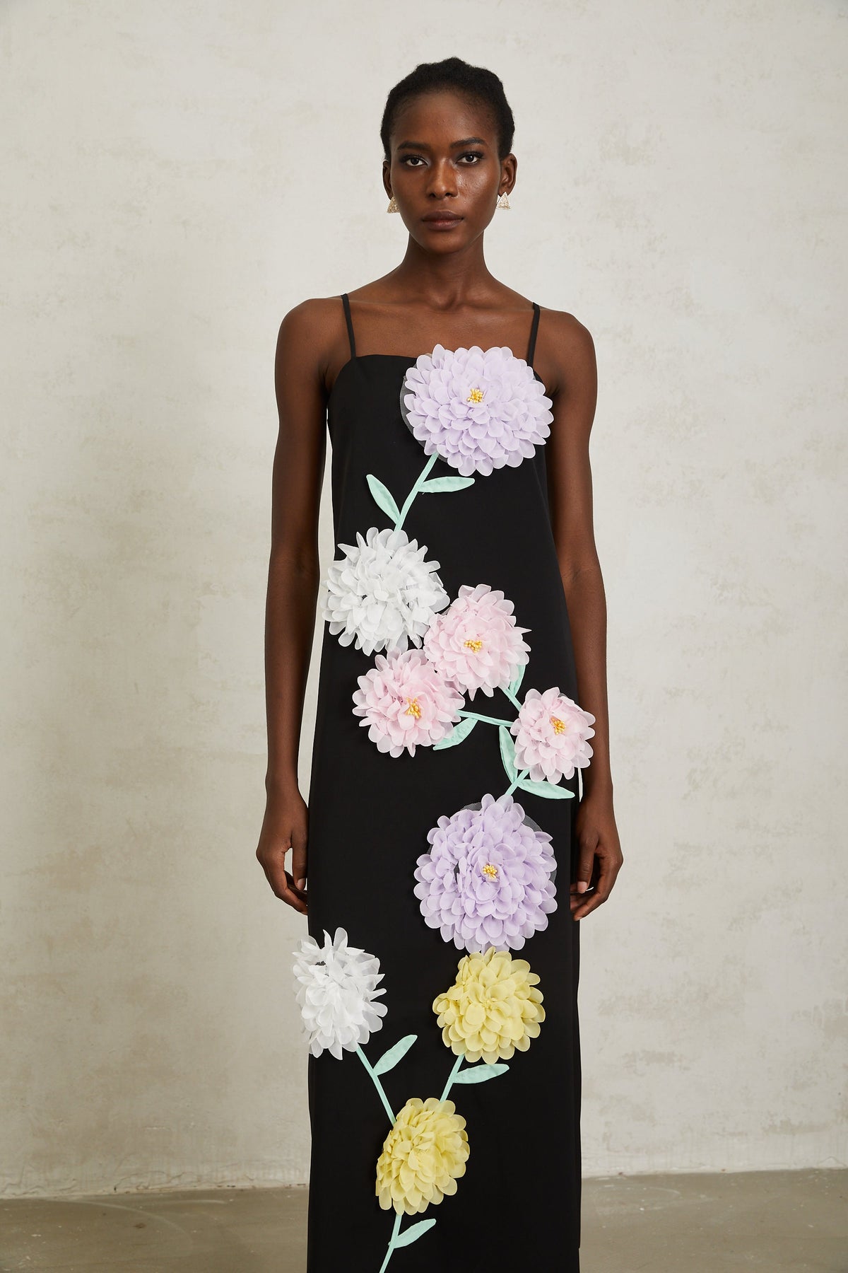 Véronique Black 3D Petal Sleeveless Midi Dress - black
