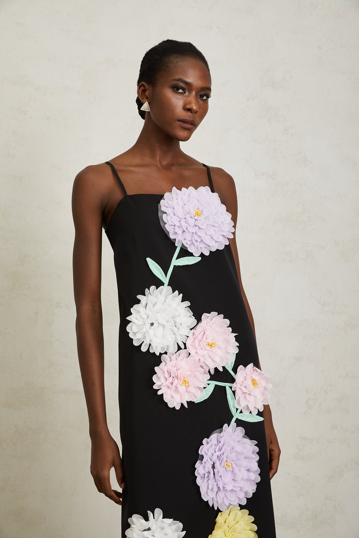 Véronique Black 3D Petal Sleeveless Midi Dress - black