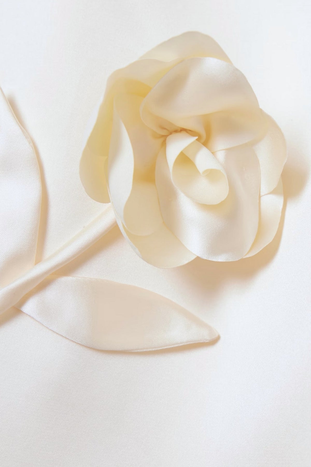 Taffeta Top with 3D Floral Appliqué - Ivoire