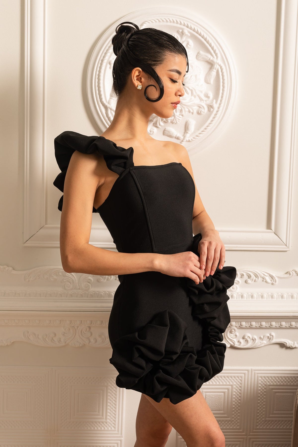 Floral Mini Dress With Ruffled Hem And Shoulder Strap - Black