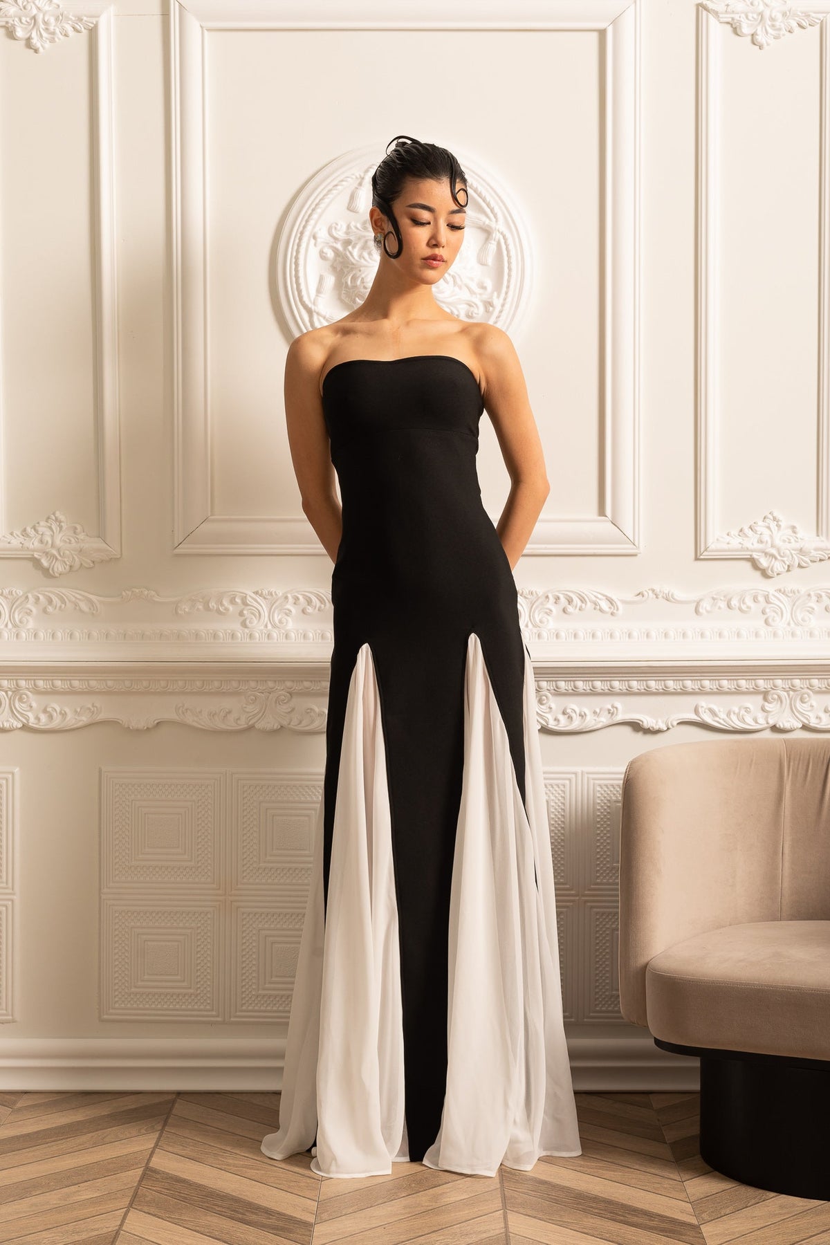 Elegant Gown With Contrasting Chiffon Panel Accents - Black