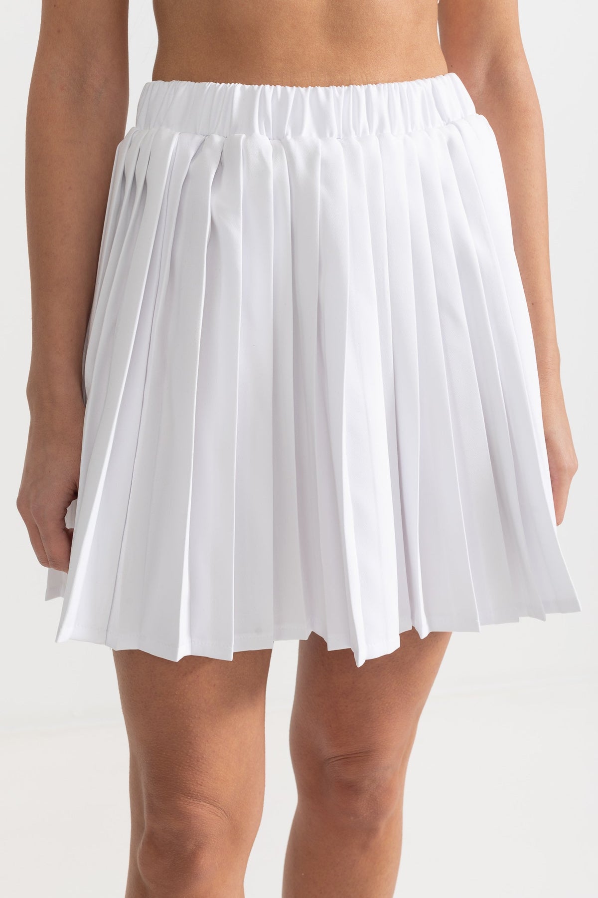 Two-Piece Velvet Ensemble With Contrasting Pleated Skirt - Black