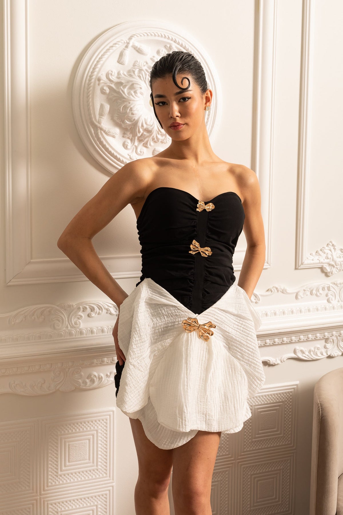 Sleeveless Fitted Dress With Oversized Contrasting Skirt Bow  - Black