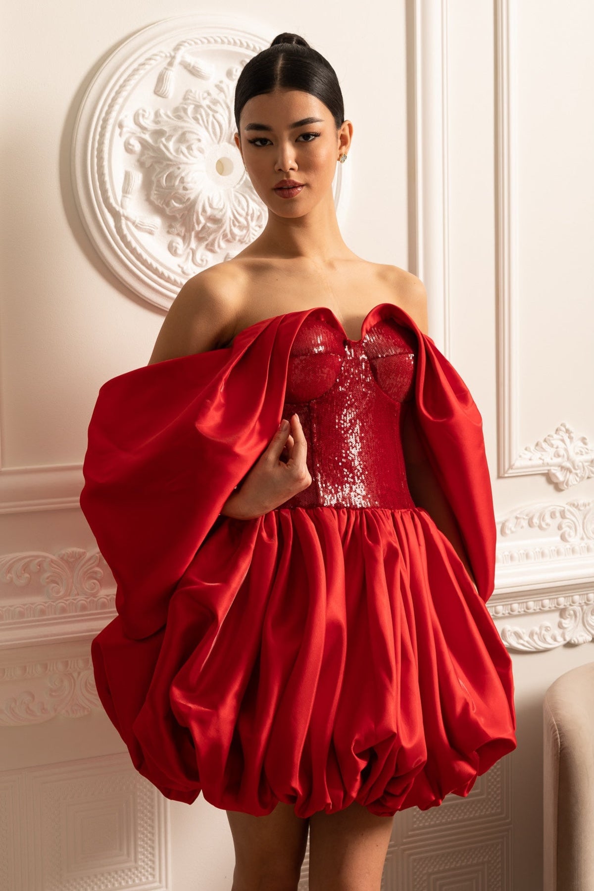 Off-Shoulder Dress With Voluminous Skirt And Flowing Sleeves - Red
