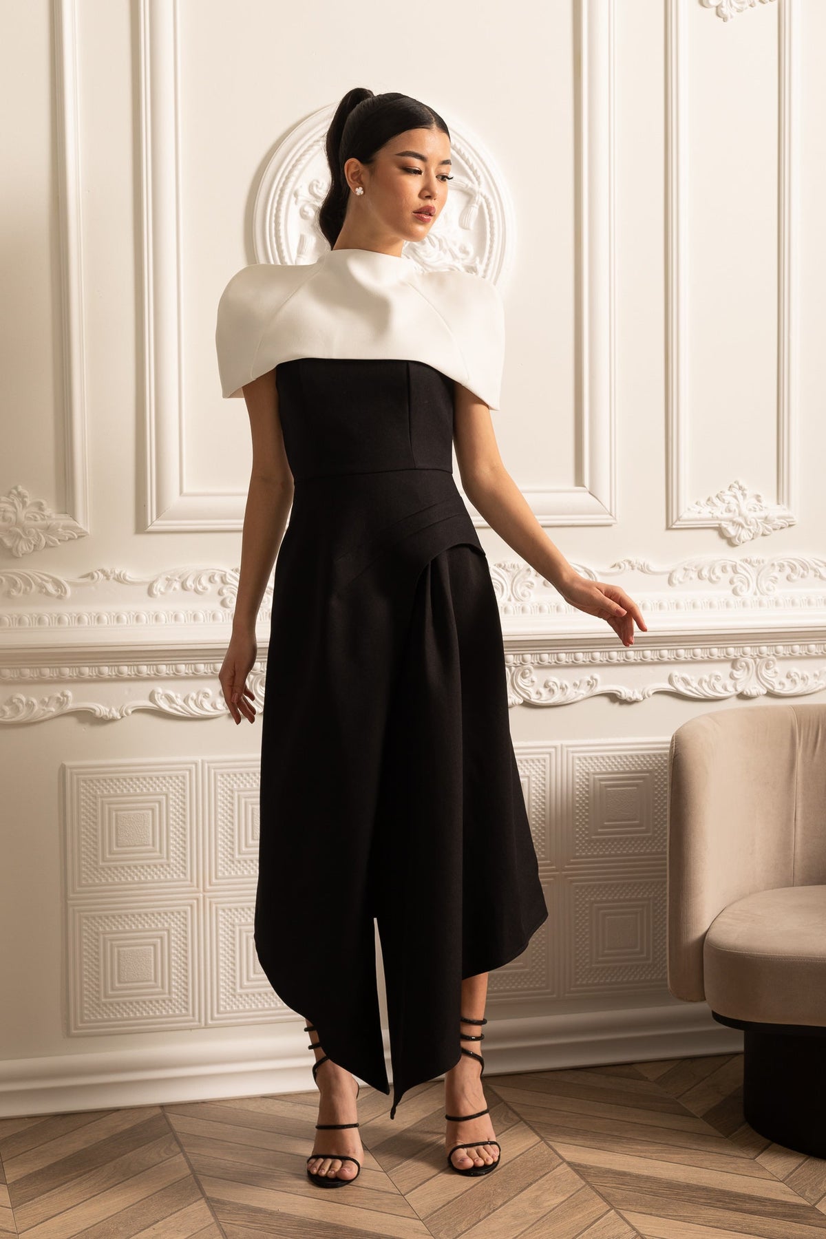 Elegant Asymmetrical Dress With Contrasting White Detachable Capelet - Black