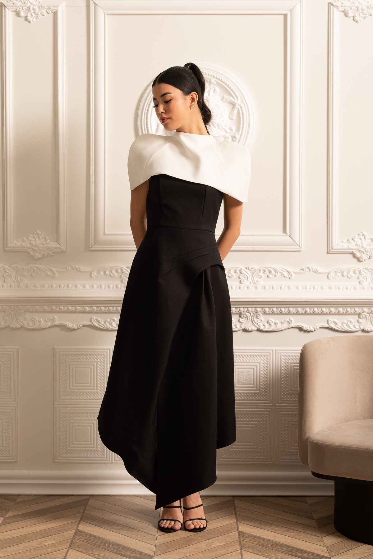 Elegant Asymmetrical Dress With Contrasting White Detachable Capelet - Black