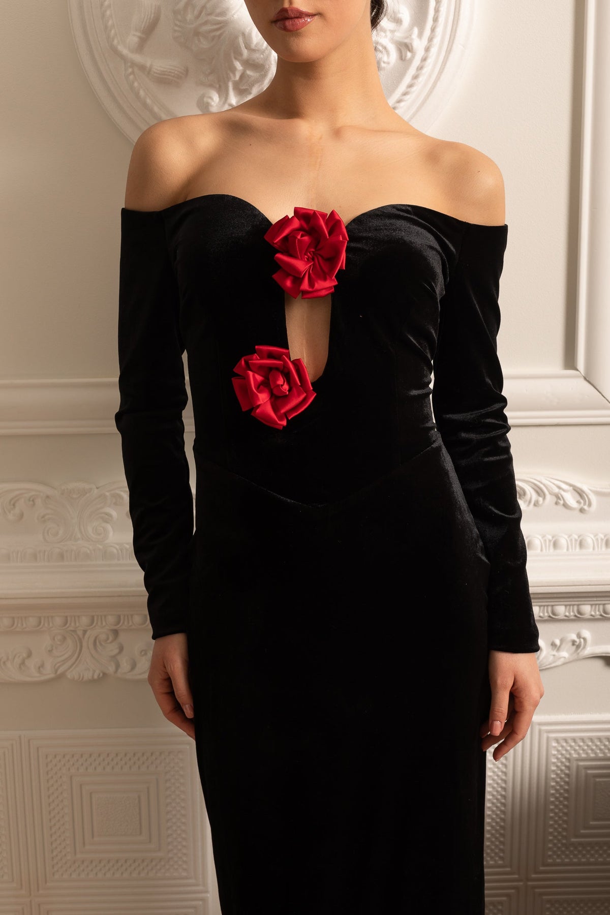 Velvet Off-Shoulder Dress With Deep Neckline And Red Rose Accents - Black