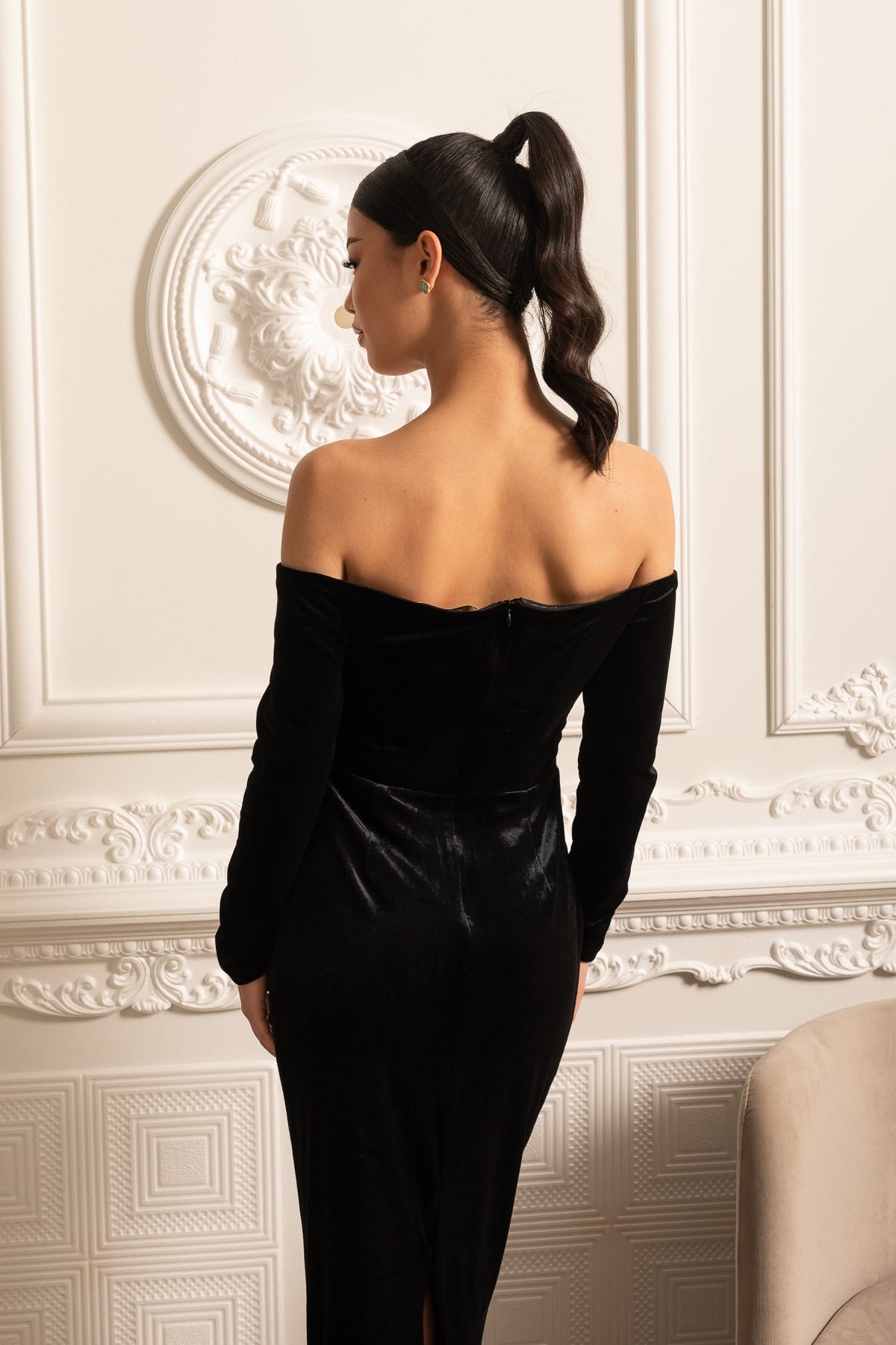 Velvet Off-Shoulder Dress With Deep Neckline And Red Rose Accents - Black