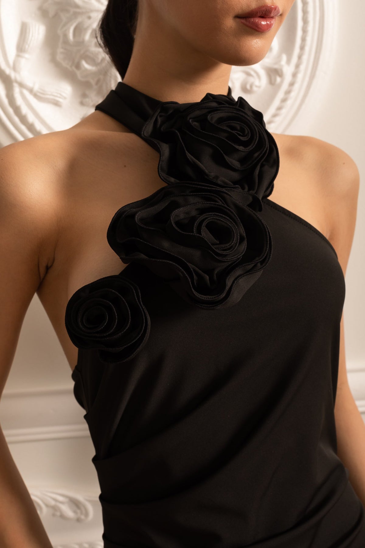 Fitted Dress With 3D Neckline Roses And Side Slit - Black
