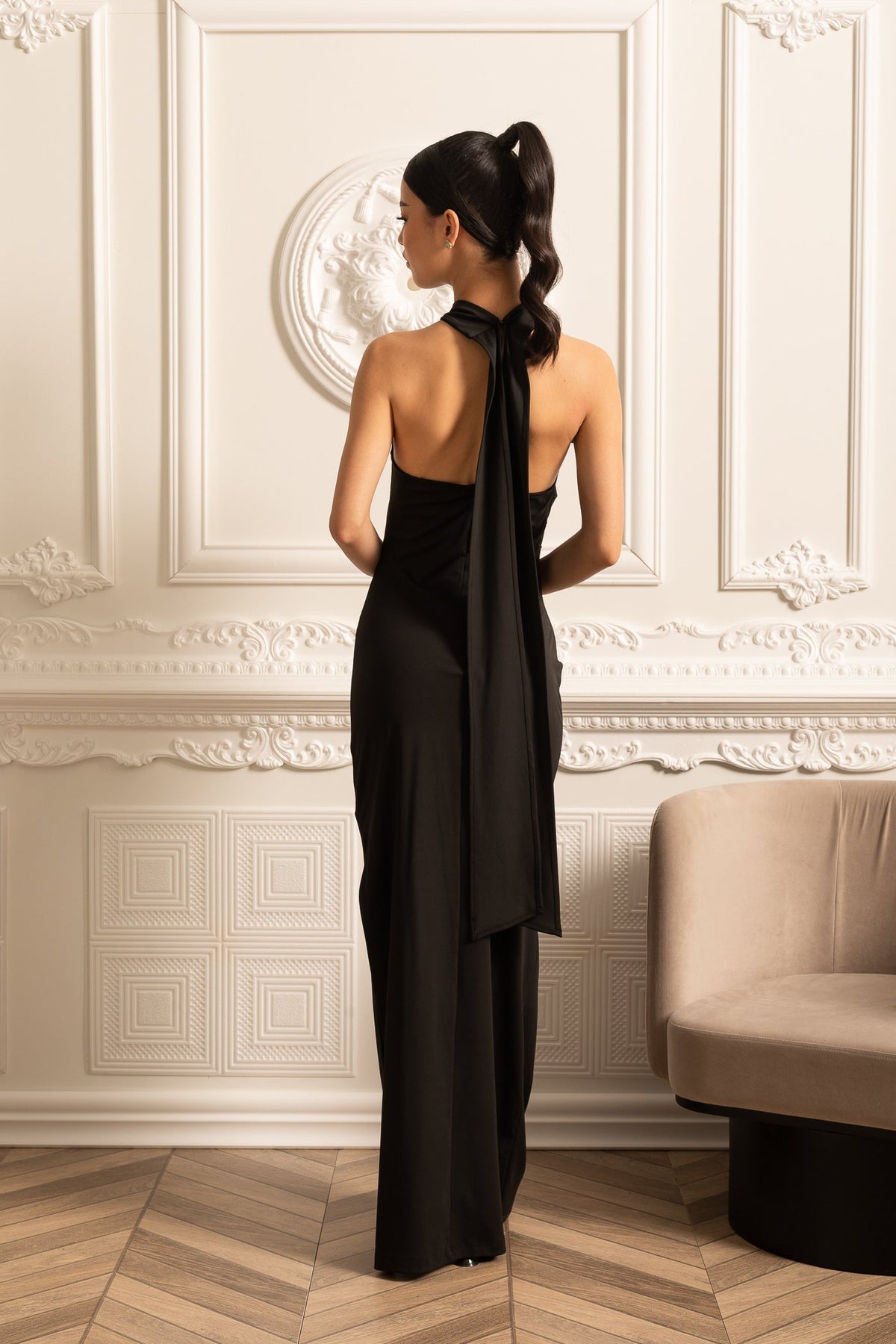 Fitted Dress With 3D Neckline Roses And Side Slit - Black