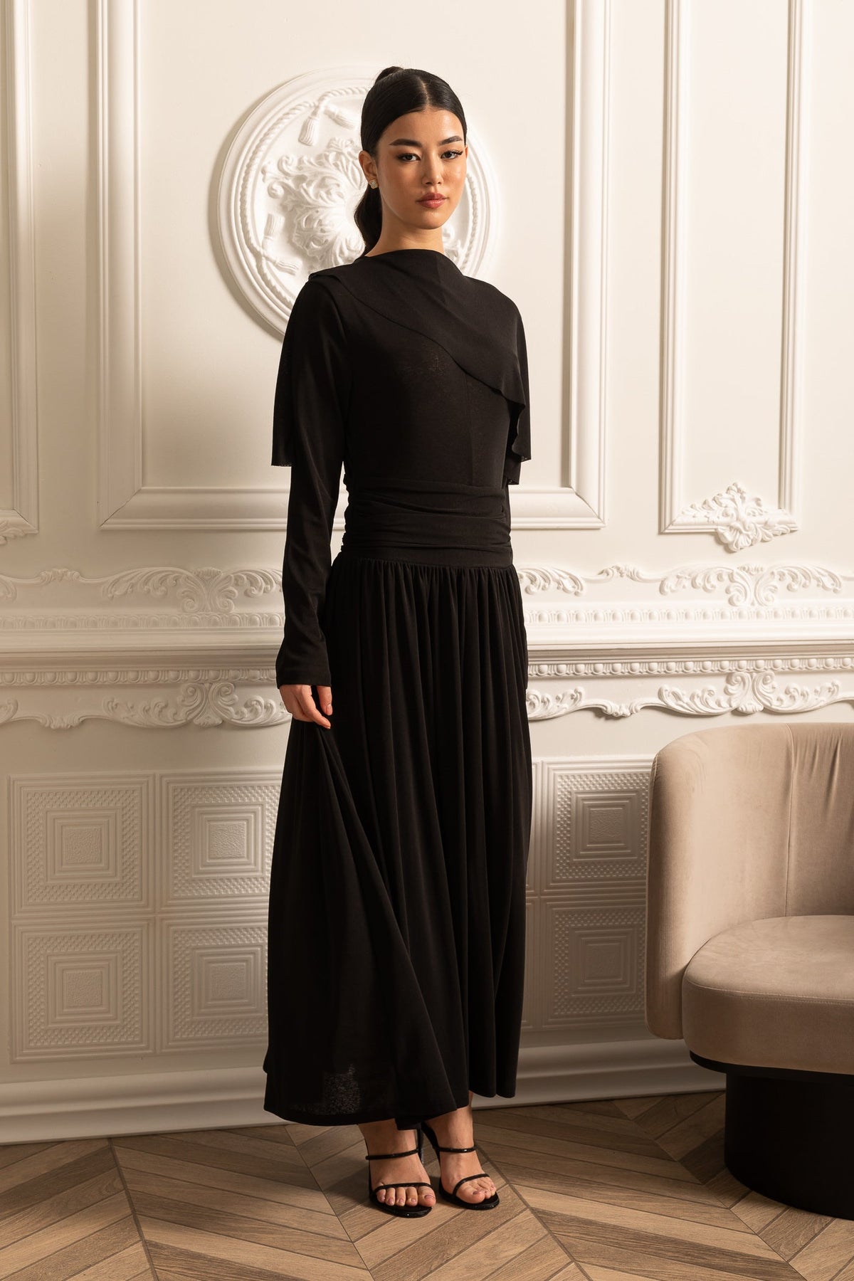 Elegant Dress With Ruched Waist, Pleated Maxi Skirt And Cape-Like Layered Top - Black