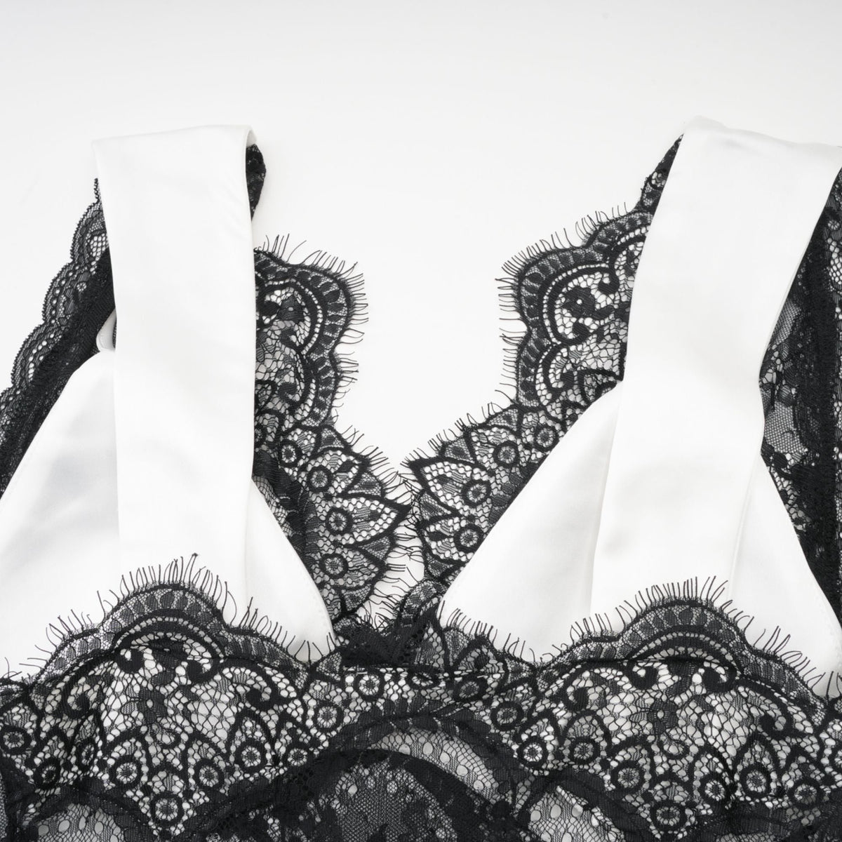 Éléonore contrast-color lace-detail maxi dress - White