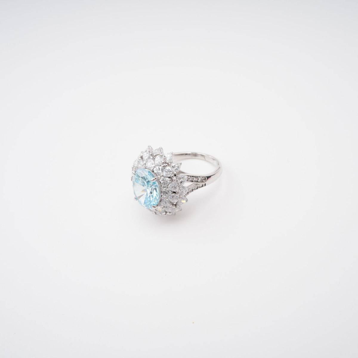 Céleste Blue Oval Cut Gemstone Sterling Silver Ring