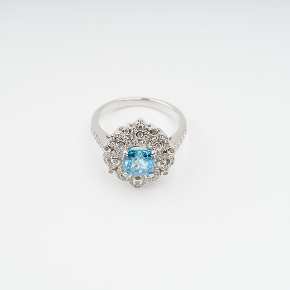 Énigme Blue Cushion Cut Gemstone Sterling Silver Ring