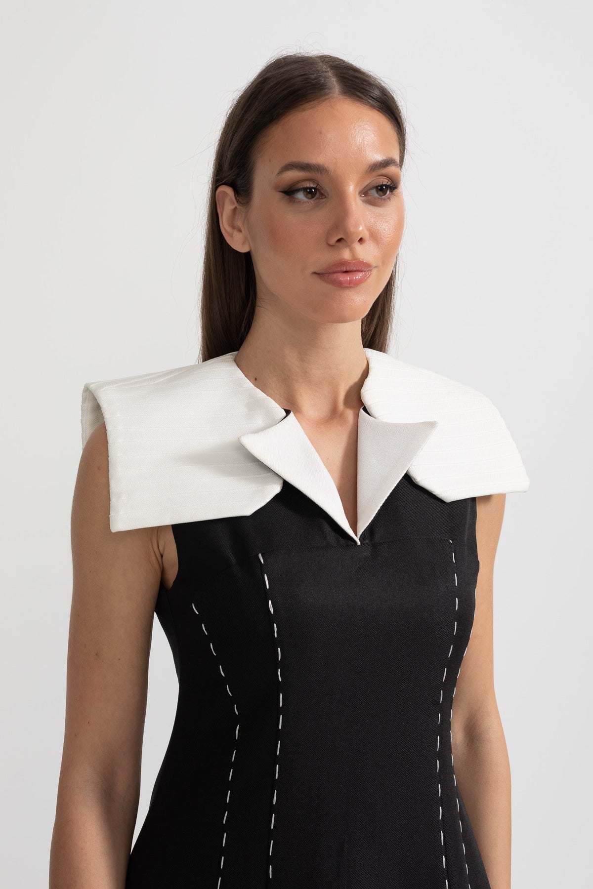 Contrasting Stitch Sleeveless Midi Dress With Oversized White Shoulders - Black