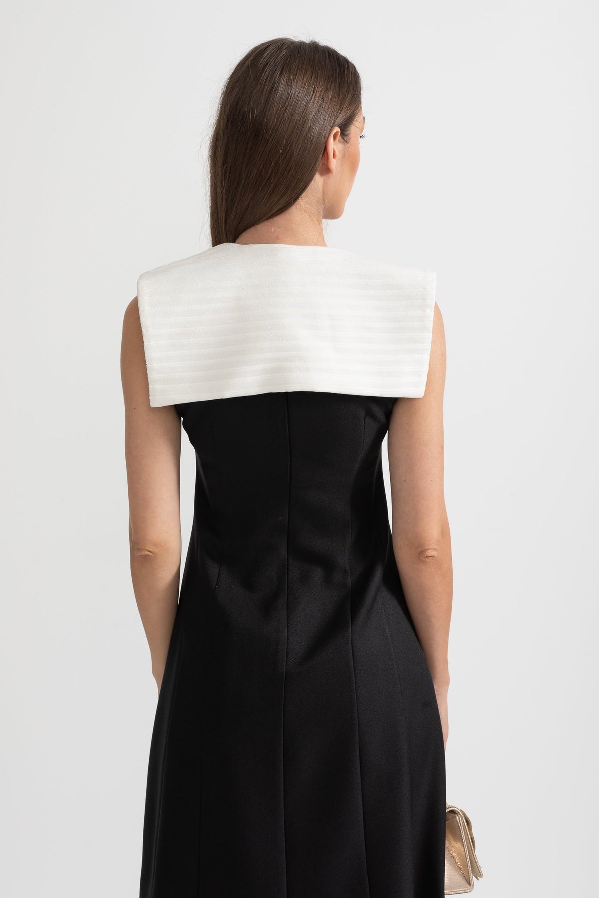 Contrasting Stitch Sleeveless Midi Dress With Oversized White Shoulders - Black