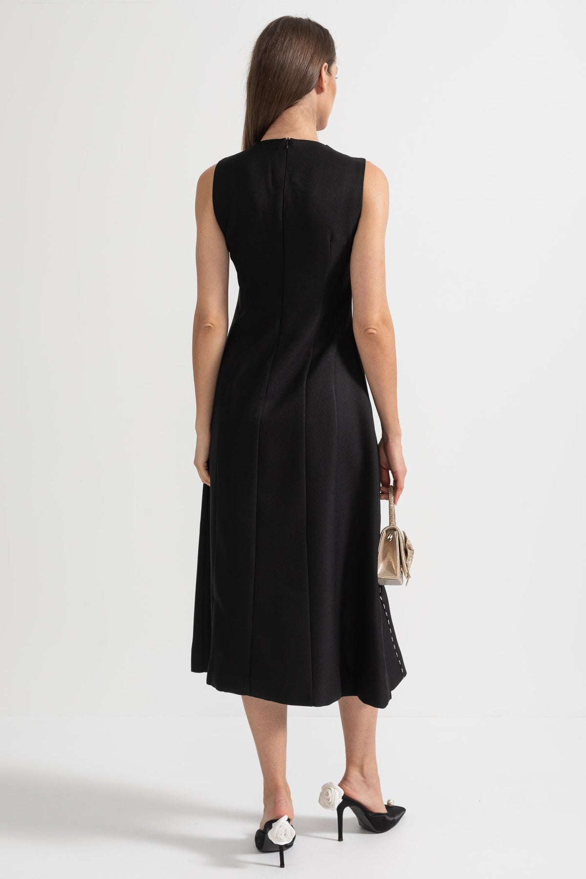 Contrasting Stitch Sleeveless Midi Dress With Oversized White Shoulders - Black