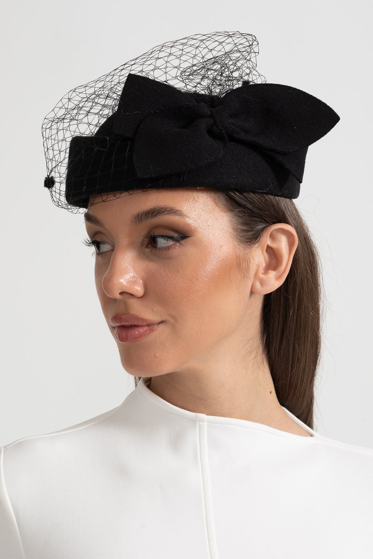 Elegant Hat With Delicate Netting And Decorative Bow Applique - Black