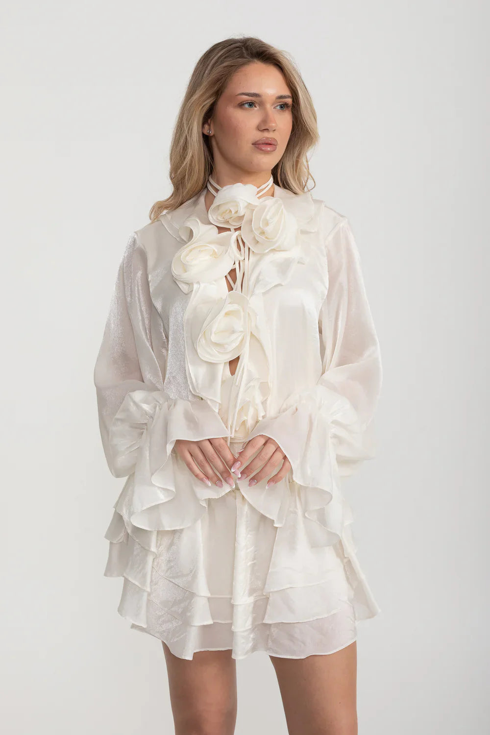 Flowing Sheer Dress With Floral Appliques And Long Puffy Sleeves - Ivoire