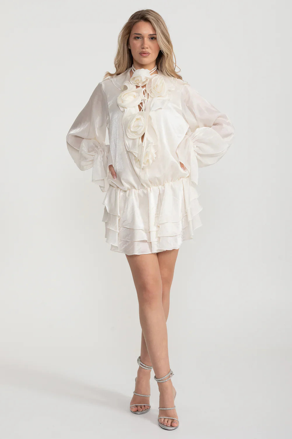 Flowing Sheer Dress With Floral Appliques And Long Puffy Sleeves - Ivoire