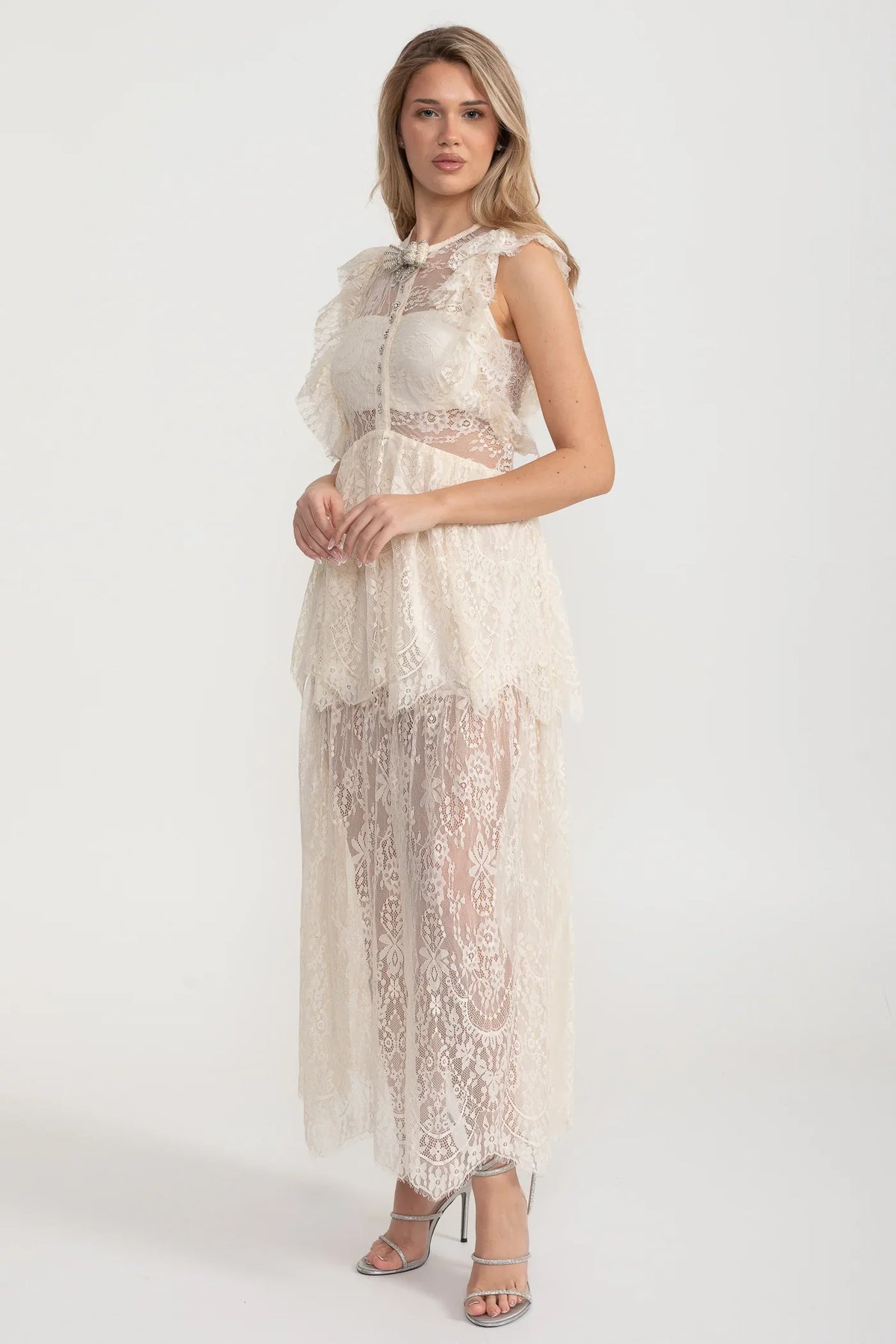Elegant Vintage-Inspired Lace Dress With Ruffled Details And Layered Skirt  - Ivoire