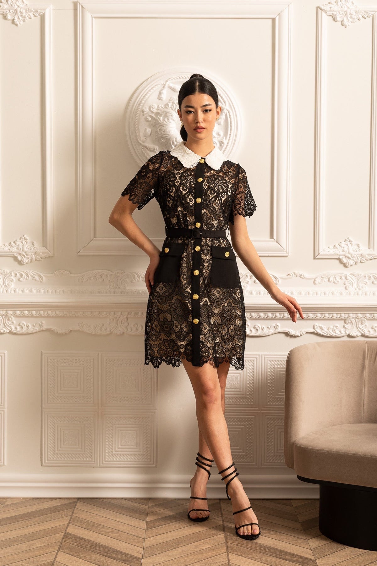Floral Pattern Lace Dress With Short Sleeves And Contrasting Collar - Black
