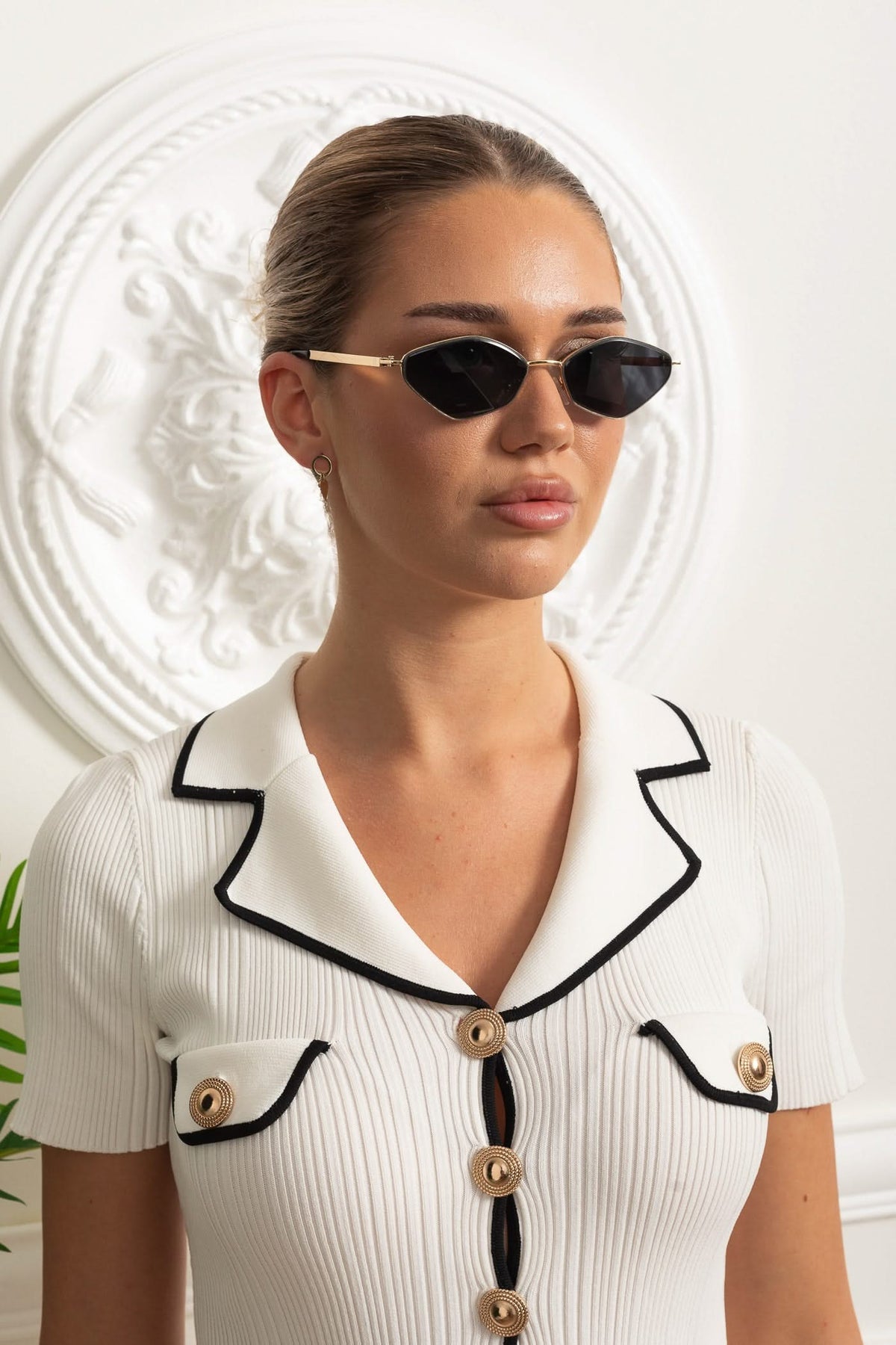 Geometric Angular Sunglasses with Full Metal Frame and Slim Arms – Black