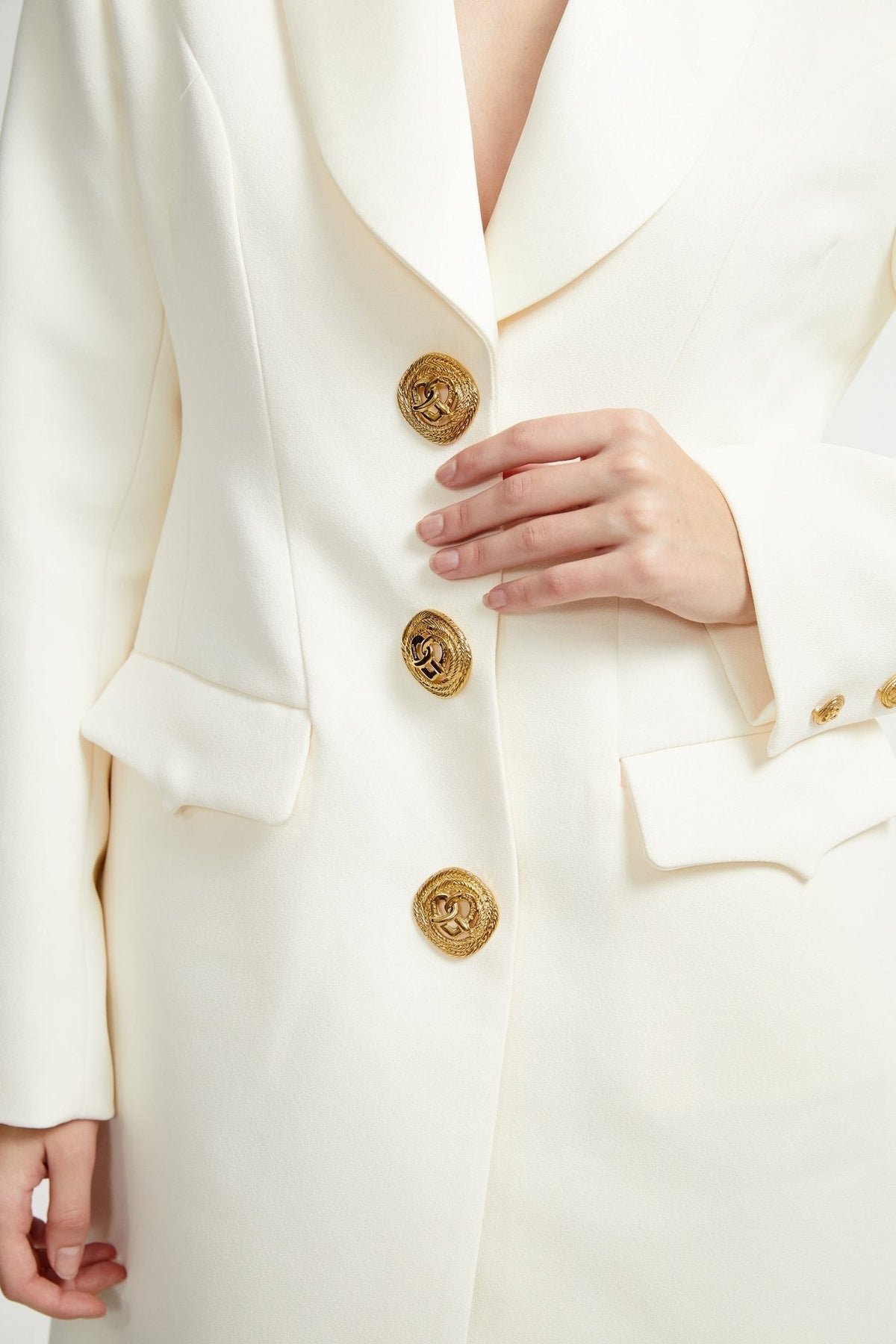 Illyria white single-breasted long coat