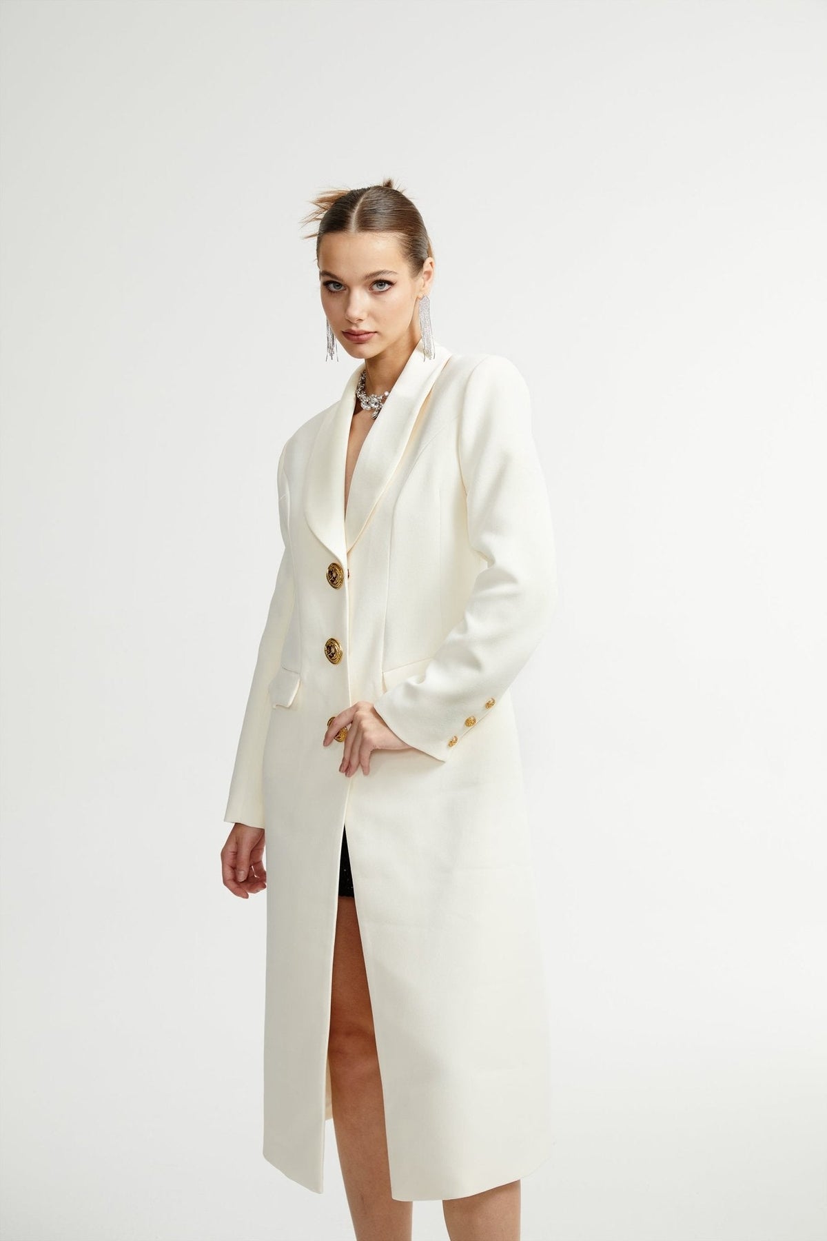 Illyria white single-breasted long coat