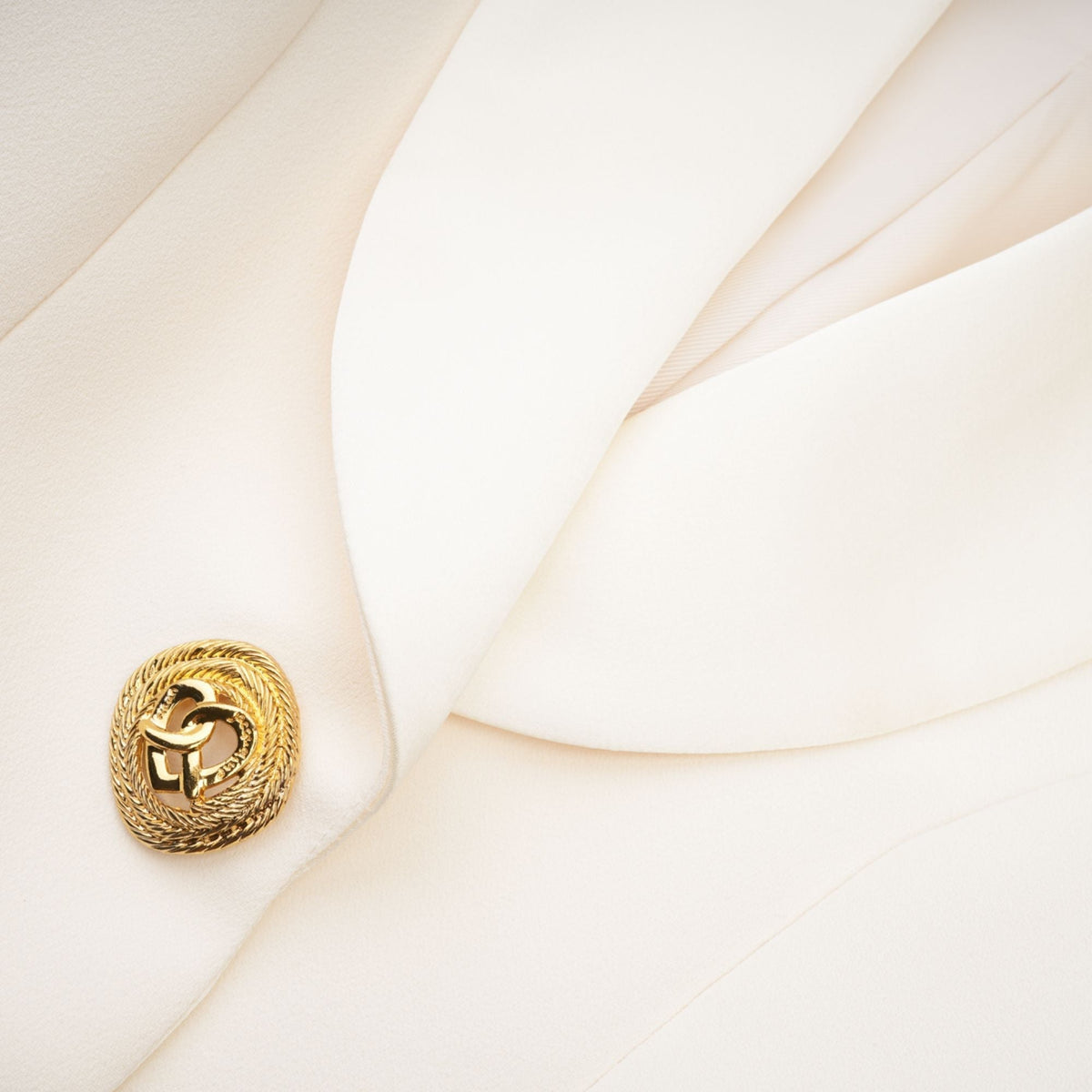Illyria white single-breasted long coat
