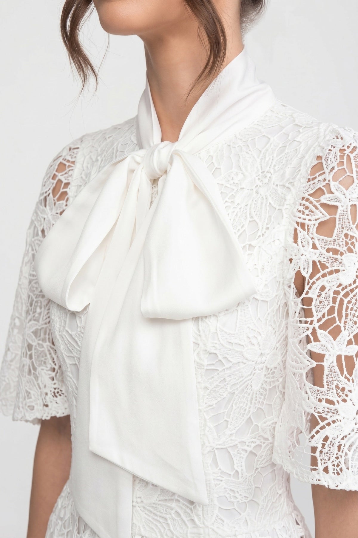 Short-Sleeve Floral Lace Maxi Dress With 3D Bow Detail - White