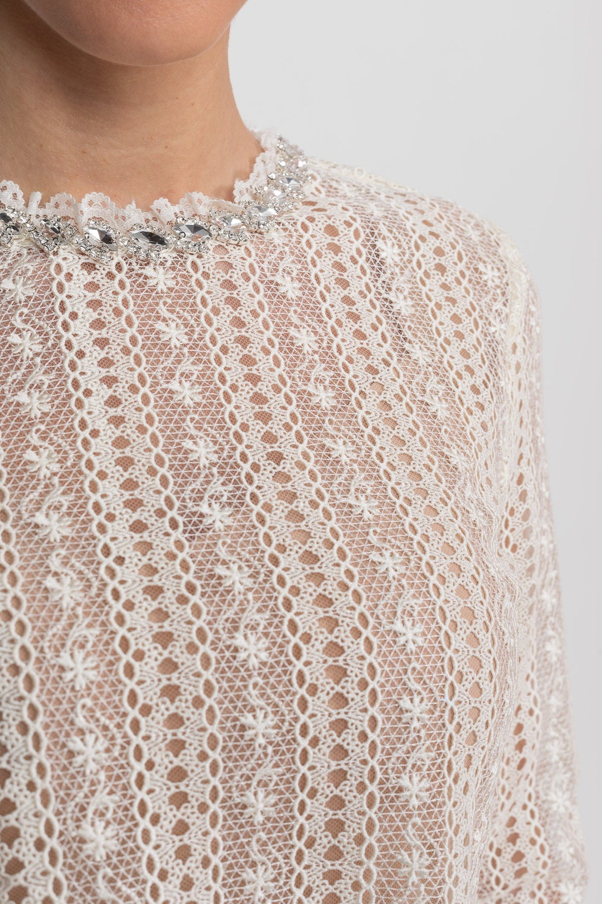 Lace Mini Dress With High Neckline And Pleated Skirt - Ivoire