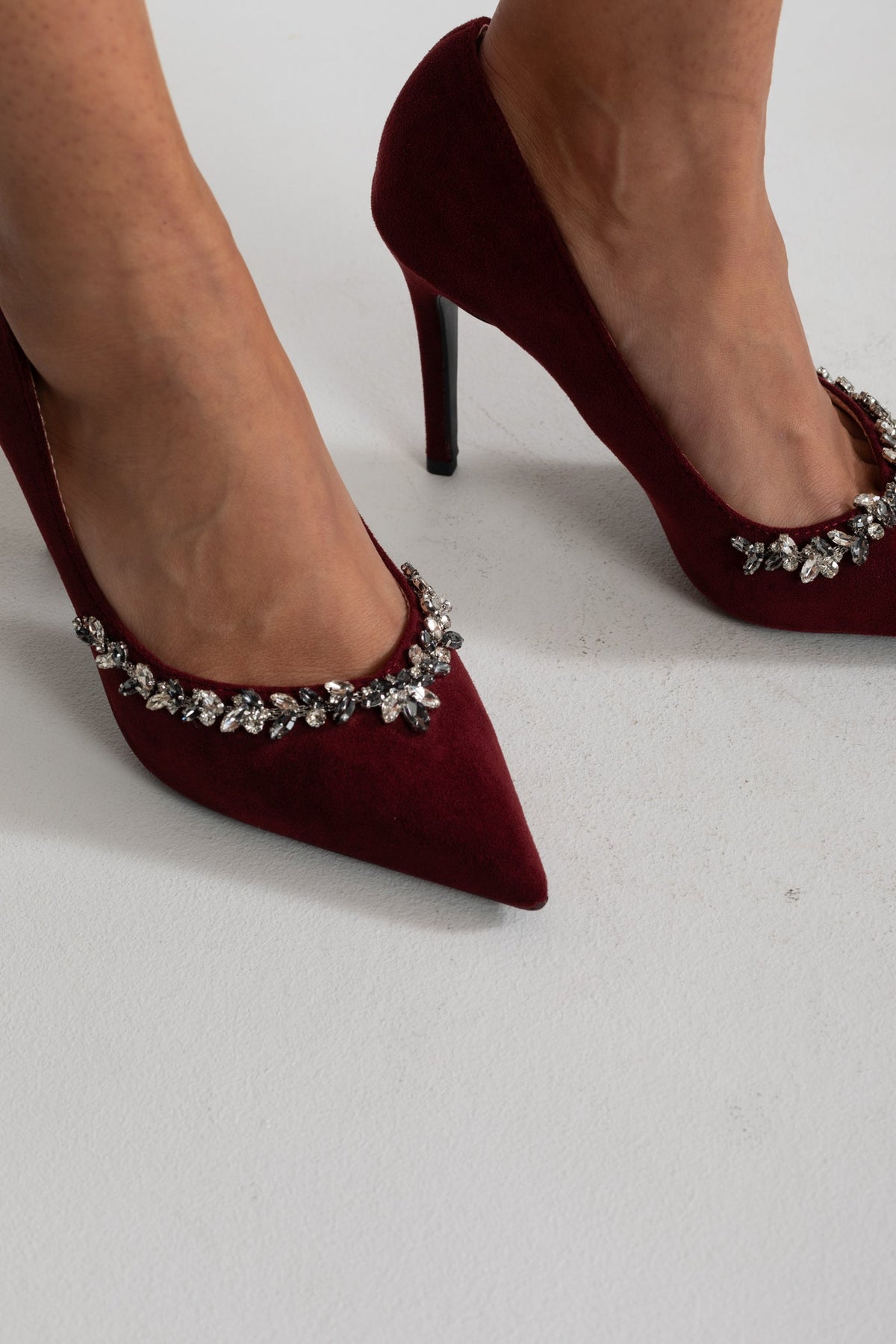 Embellished Suede Pointed-Toe Pumps – Burgundy